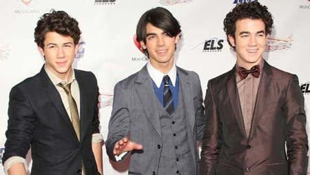 Jonas Brothers MisiCare Neil Diamond 01 O estilo Jonas Brothers fotos