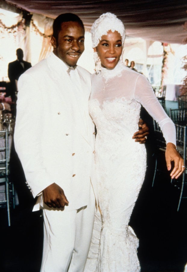Whitney Houston em seu casamento com Bobby Brown, em 1992. 