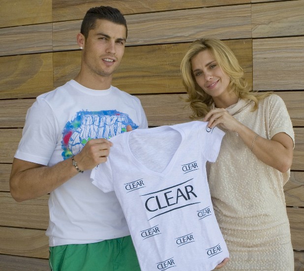 Cristiano Ronaldo e Carolina Dieckmann juntos em campanha