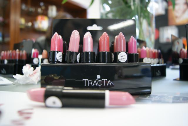 Tracta Blogs traz Batom exclusivo by Fashion Bubbles – Veja visita ao showroom e fábricas Farmaervas