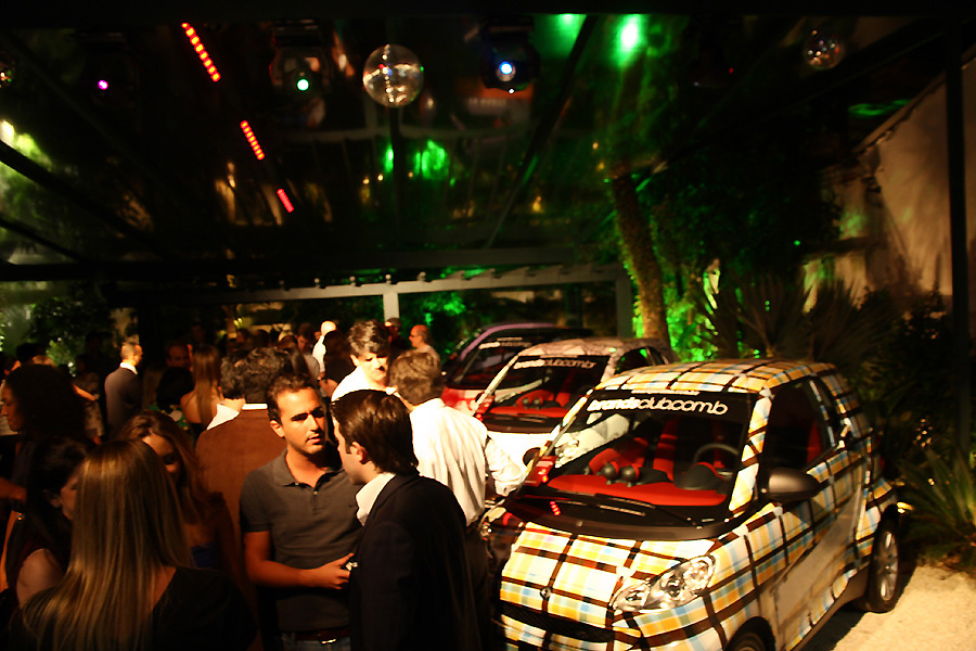 Noite de agito com SmartCars customizados e BrandsClub
