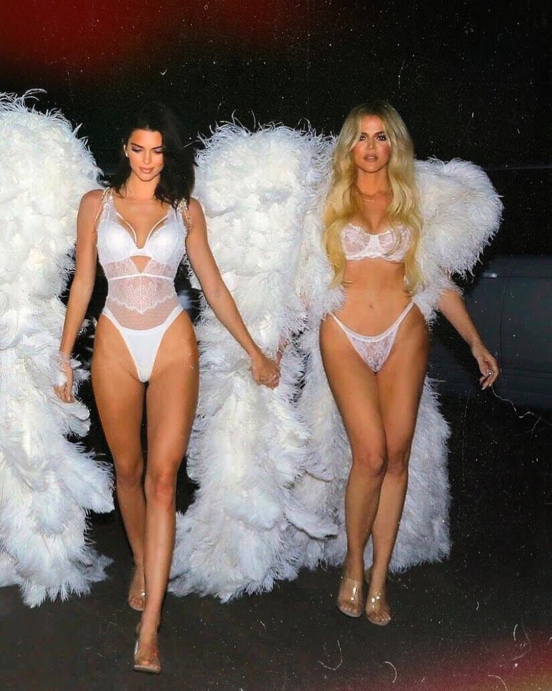  inspirações para Halloween: Kendal Jenner e Kylie Jenner de anjas. 