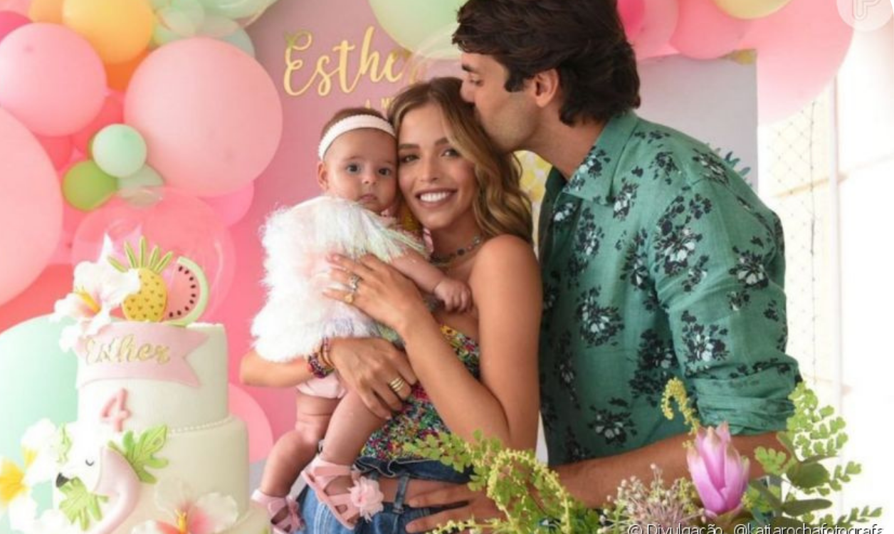 Carol Dias e Kaká comemoram os quatro meses de vida da filha
