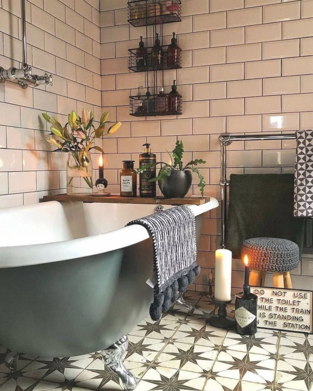 Banheiro vintage com decoração de spa caseiro