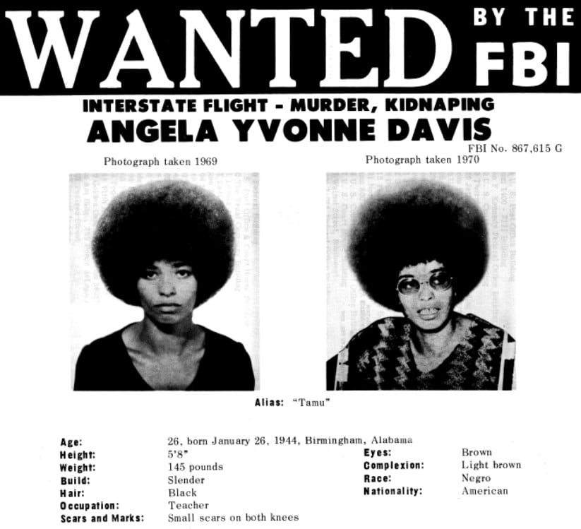 Em 1970, o diretor do FBI J. Edgar Hoover listou Angela Davis na lista dos 10 fugitivos mais procurados.