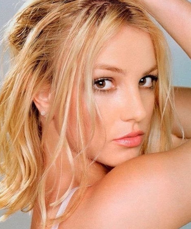 Foto de Britney Spears em estúdio.