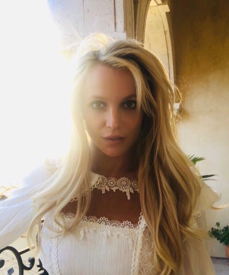 Foto de Britney Spears em sua mansão.