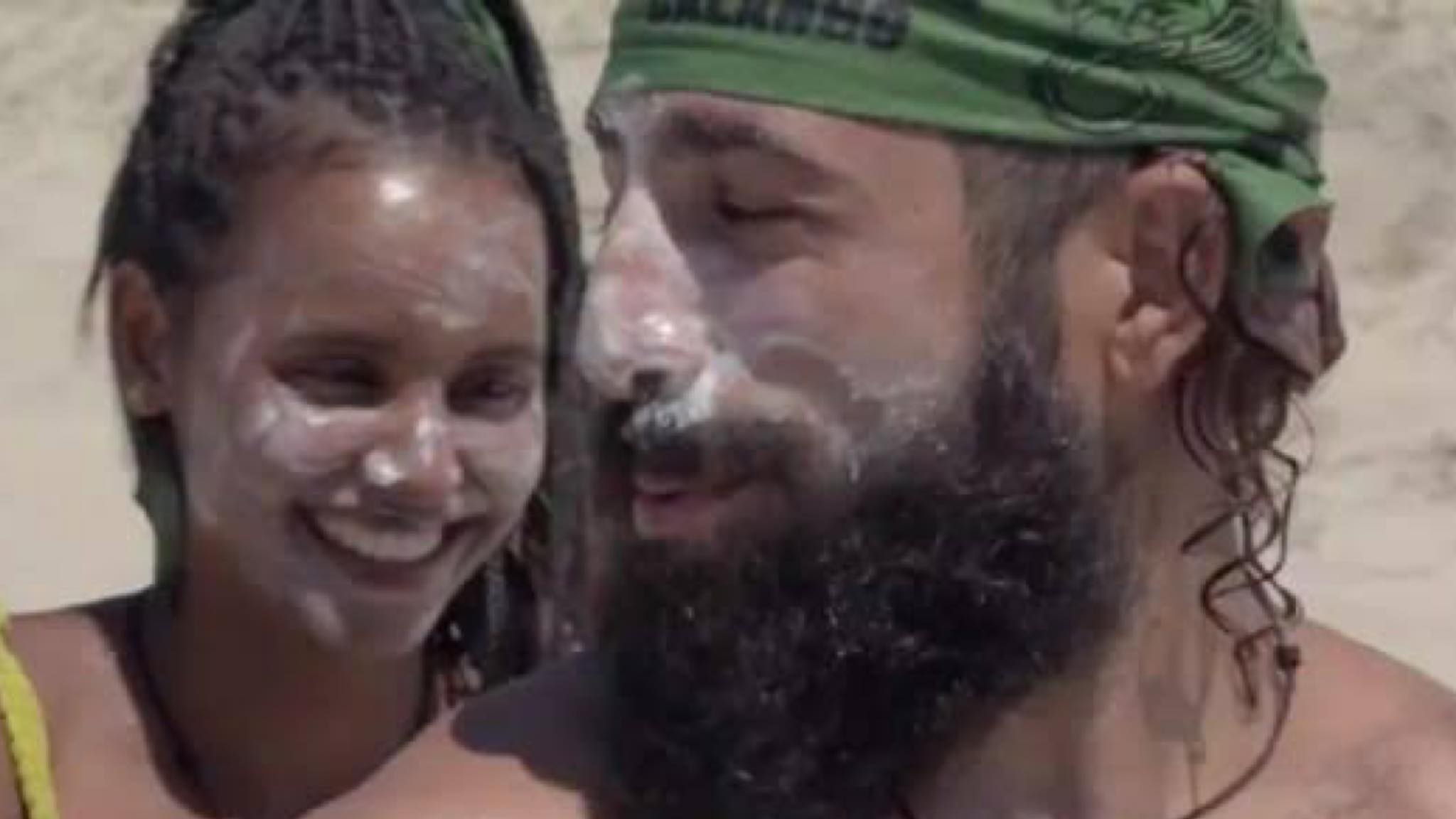 A acreana e o sírio flertam em No Limite (imagem: reprodução/ Globo)