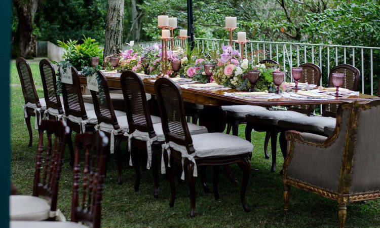 Mesa com flores para Micro Wedding
