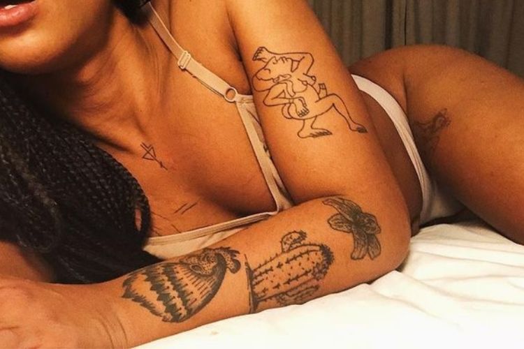 Tatuagens da Linn da Quebrada no braço
