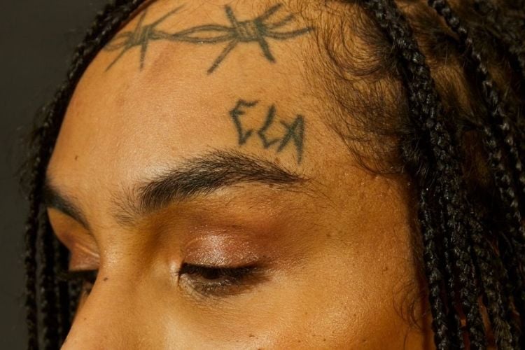 O que significam as tatuagens de Linn da Quebrada? Ela