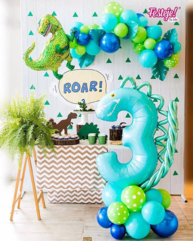 Foto de decoração de aniversário no tema dinossauro.