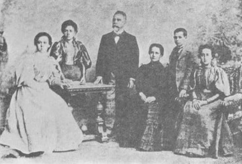 Campos Sales posando com sua família