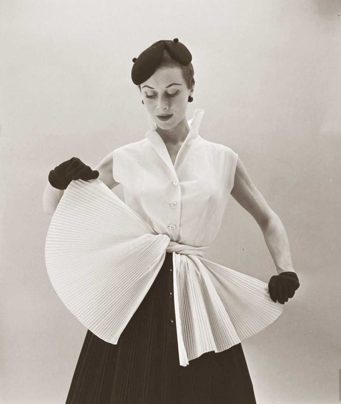 Modelo Givenchy anos 50