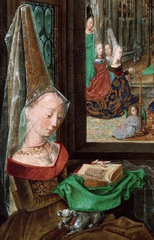 Pintura de Maria, Duquesa de Borgonha, vestida com traje gótico e chapéu em forma de cone e véu a ler um livro com um espelho ao fundo a refletir outras três mulheres