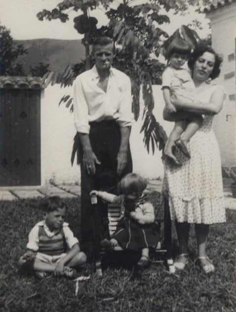 Norman Angel Jones e Zuzu Angel e os filhos. 