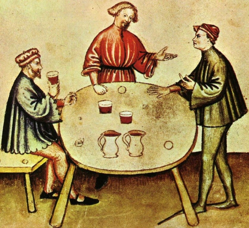 Ilustração de três homens ao redor de uma mesa vestidos com traje gótico medieval, um deles sentado a beber vinho e os outros dois a conversar em pé