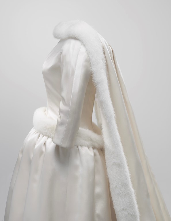 Vestido de noiva de Fabiola de Mora y Aragón, rainha da Bélgica, de Cristóbal Balenciaga. 