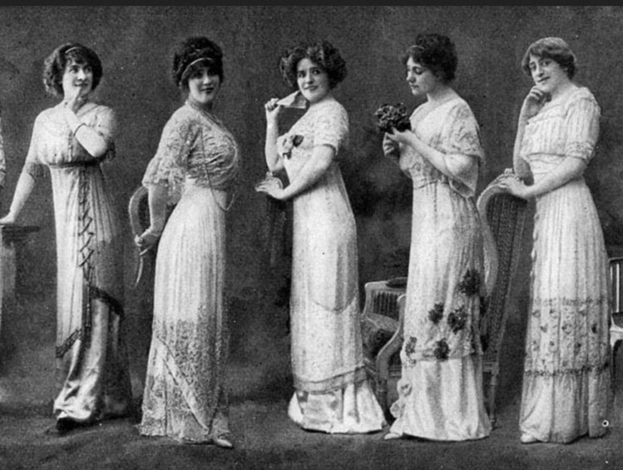 Foto dos primeiros desfiles de moda