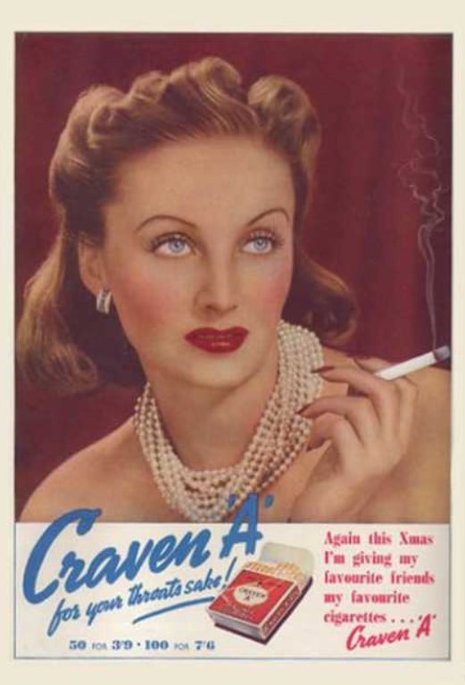 Propaganda de cigarros antiga com uma mulher fumando um cigarro. 