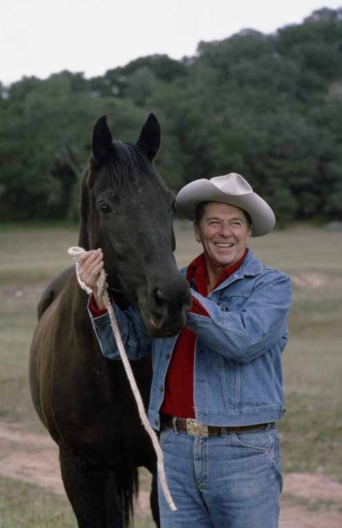 Ronald Reagan vestido em Jeans com a técnica Stone Washed, em 1977. Modelos e Lavagens de Jeans.