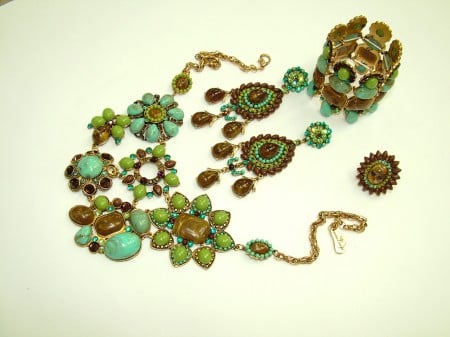 Designer gaúcha Andréa Mader apresenta coleção de joias Inverno/2011 em Paris