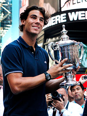 Rafael Nadal vence campeonato de tênis e entra pra história do esporte