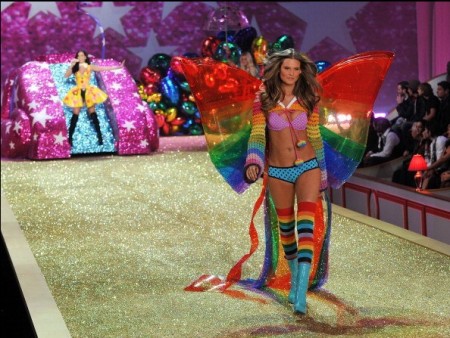 Victoria’s Secret desfila as novas tendências em lingerie