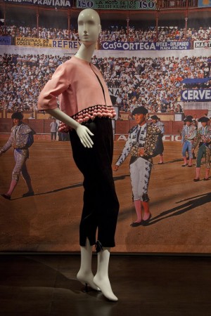Exposição em Nova York homenageia carreira de Balenciaga