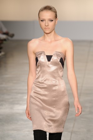 Sensual e provocante, Iódice aposta em toque fetichista – SPFW Inverno 2011