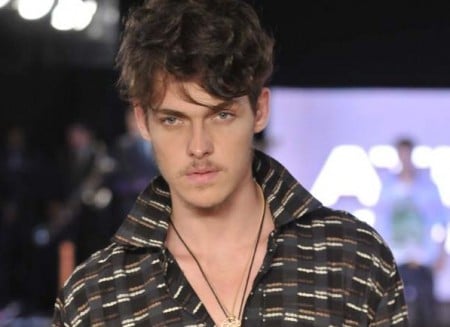 Athos traz moda masculina cheia de atitude – Dragão Fashion 2011