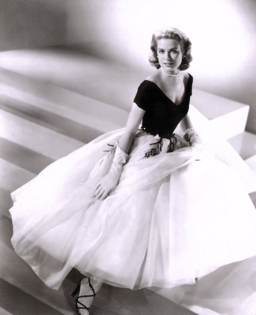 Foto de Grace Kelly para o filme "Rear Window", em 1954, com um vestidos dos anos 50. 