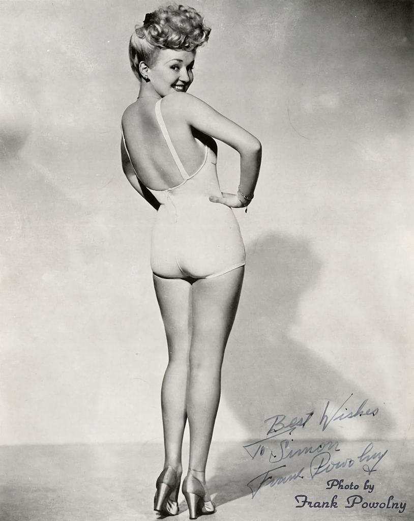 Retrato de Betty Grable de 1945 em estilo pin-up. 