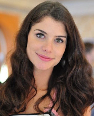 Tenha os cabelos naturais de Alinne Moraes