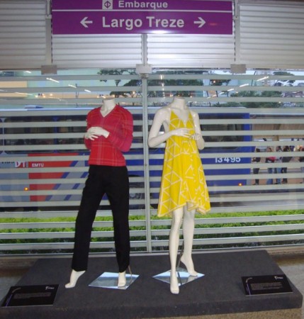 Looks de estilistas consagrados em exposição no Metrô