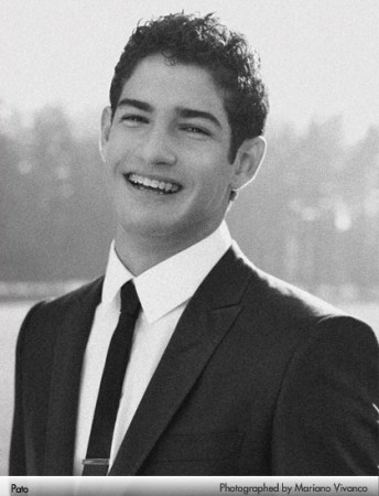 Mais fotos do Alexandre Pato no Calendário D&G