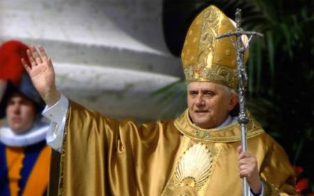 O Papa é  Fashion  – O Evangelho segundo Bento XVI
