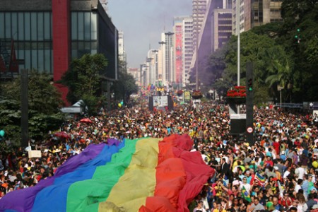 Parada LGBT de São Paulo realiza concurso cultural para escolha do tema da próxima edição