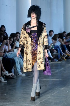 FH, por Fause Haten, traz a harmonia do exagero para a SPFW – Inverno 2010