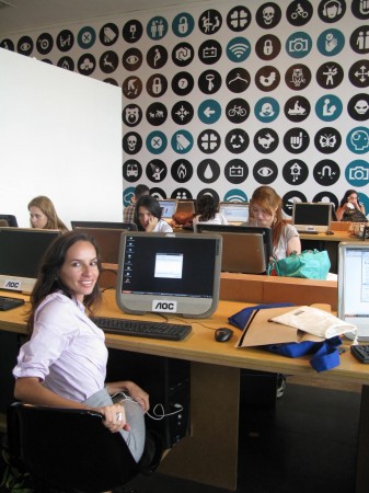 Fotos direto da Sala de Imprensa da SPFW que homenageia internet