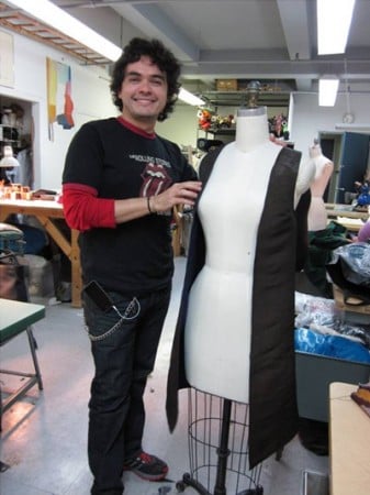 Designer brasileiro é pioneiro na utilização de tecido feito de fitas cassete
