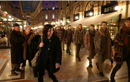 Missoni desfila coleção masculina de inverno nas ruas Milão