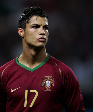 Cristiano Ronaldo – Fotos, Estilo, Títulos, Romances e Infância