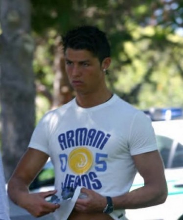 Cristiano Ronaldo será o novo rosto de Emporio Armani e Armani Jeans