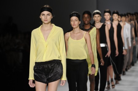 Minas Trend Verão 2013 – UMA traz silhueta longilínea e sofisticada