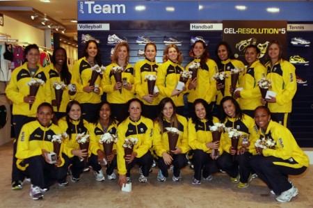 Moda verde e amarela no uniforme olímpico da Seleção Brasileira Feminina de Handebol