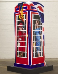Cabines telefonicas inglesas são recriadas por artistas
