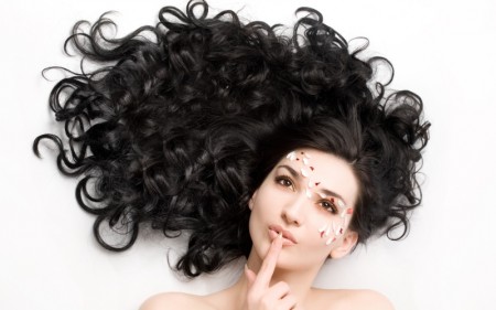 Expert revela os segredos para cuidar dos cabelos cacheados