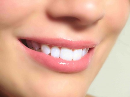Clareamento dental feito em casa com Oral-B 3D White