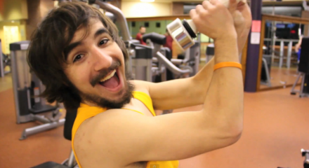 Conheça Steve Kardynal, uma celebridade do YouTube com seus vídeos cômicos